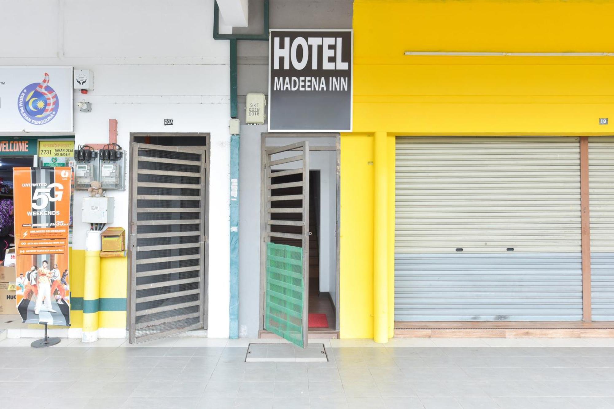 Oyo 90869 Hotel Madeena Inn Sepang Bagian luar foto